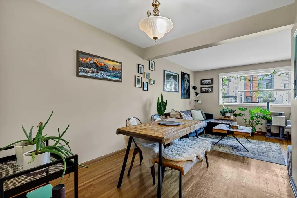 2217 33 Street SW Calgary AB T3E 2S9