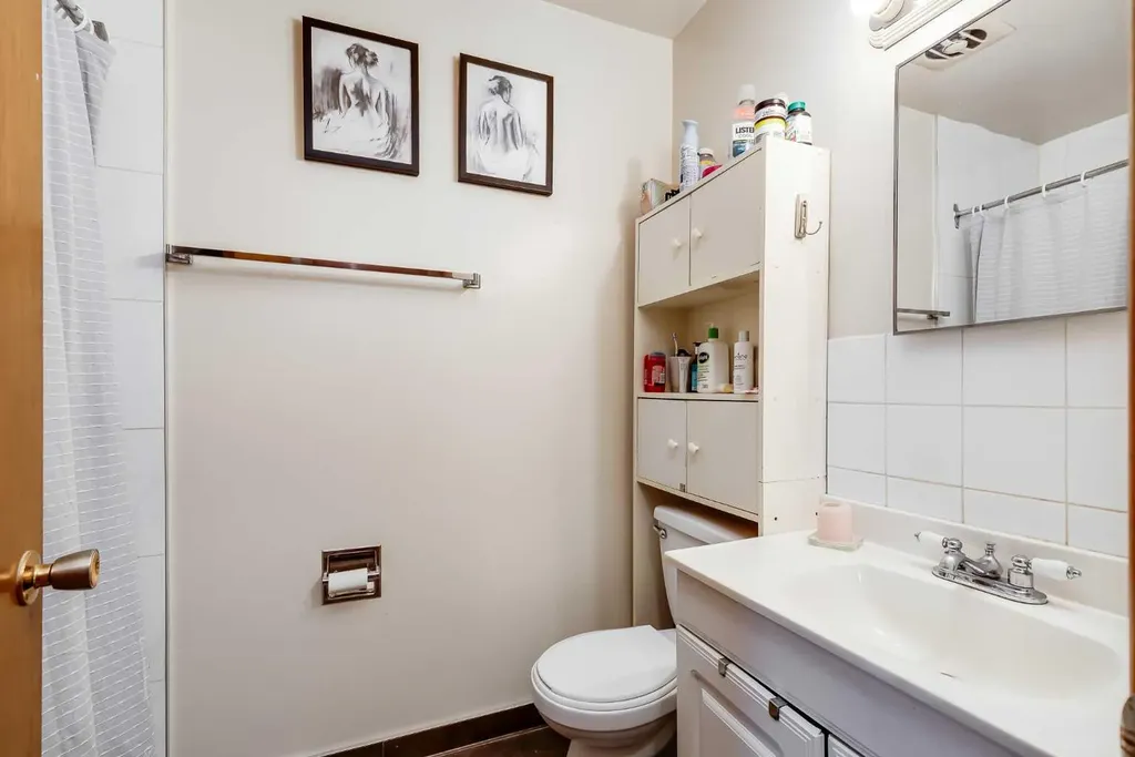 2217 33 Street SW Calgary AB T3E 2S9