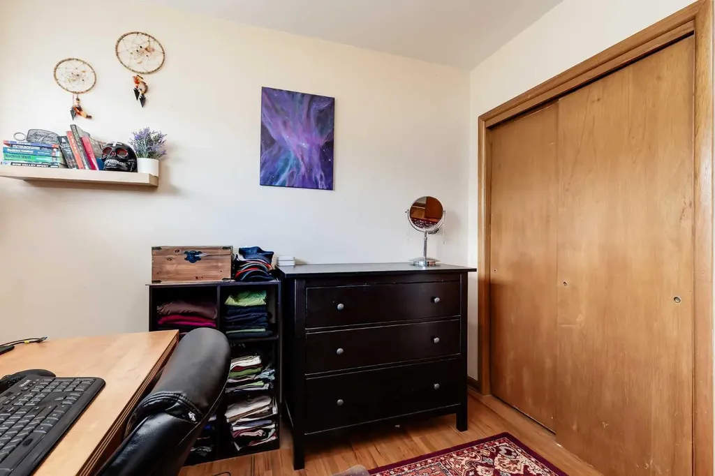 2217 33 Street SW Calgary AB T3E 2S9