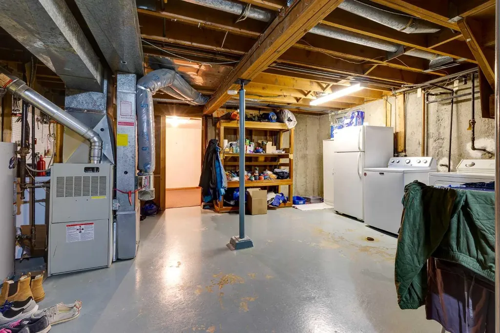 2217 33 Street SW Calgary AB T3E 2S9