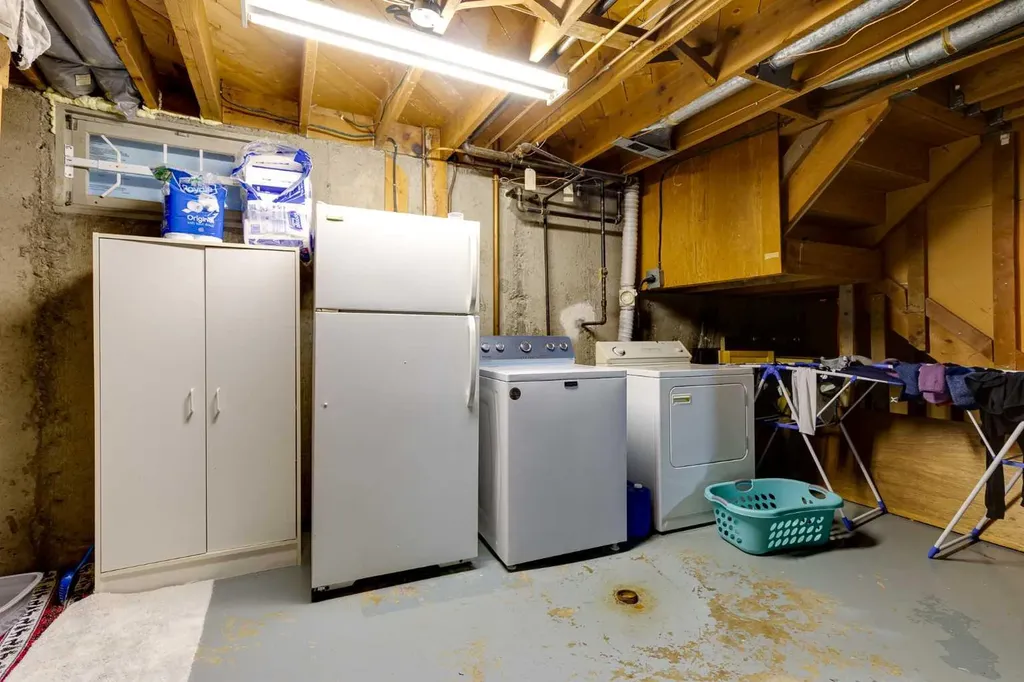 2217/2219 33 Street SW Calgary AB T3E 2S9