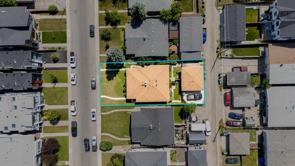 2217 33 Street SW Calgary AB T3E 2S9