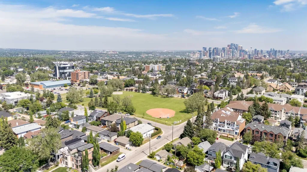 2217 33 Street SW Calgary AB T3E 2S9