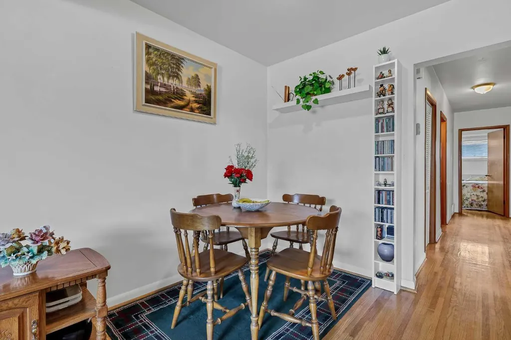 2217/2219 33 Street SW Calgary AB T3E 2S9
