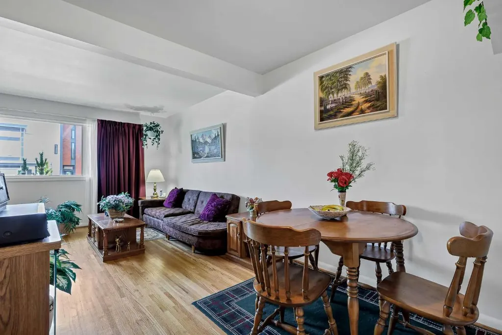 2217/2219 33 Street SW Calgary AB T3E 2S9