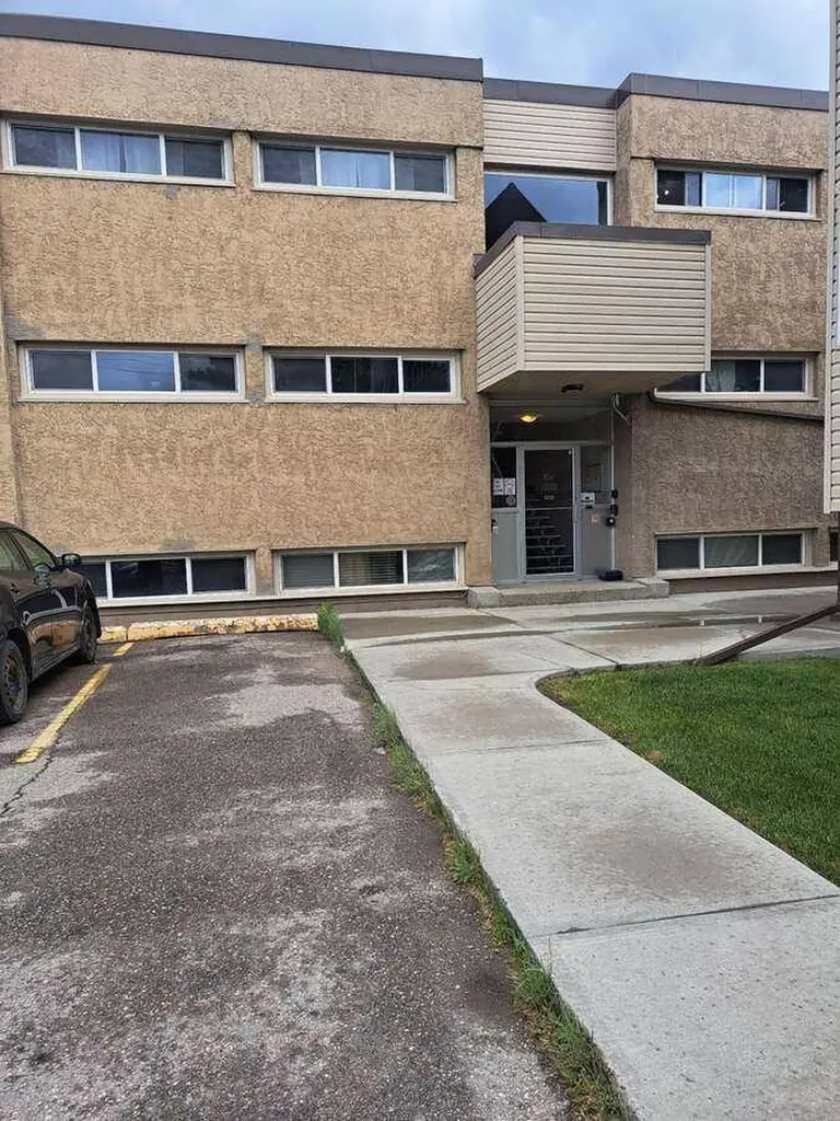 8235 Elbow Drive SW Calgary AB T2V 1K6
