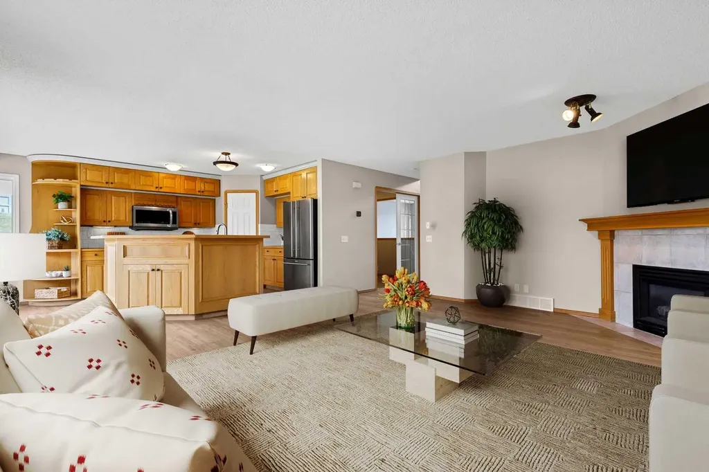 249 Scotia Point NW Calgary AB T3L 2B1