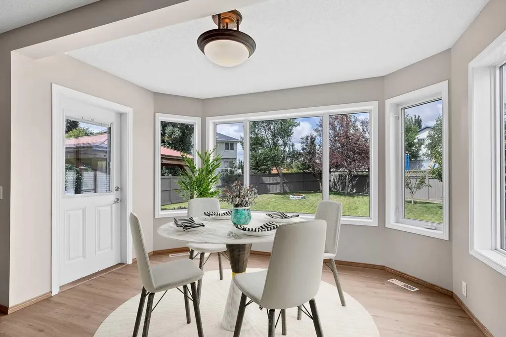 249 Scotia Point NW Calgary AB T3L 2B1