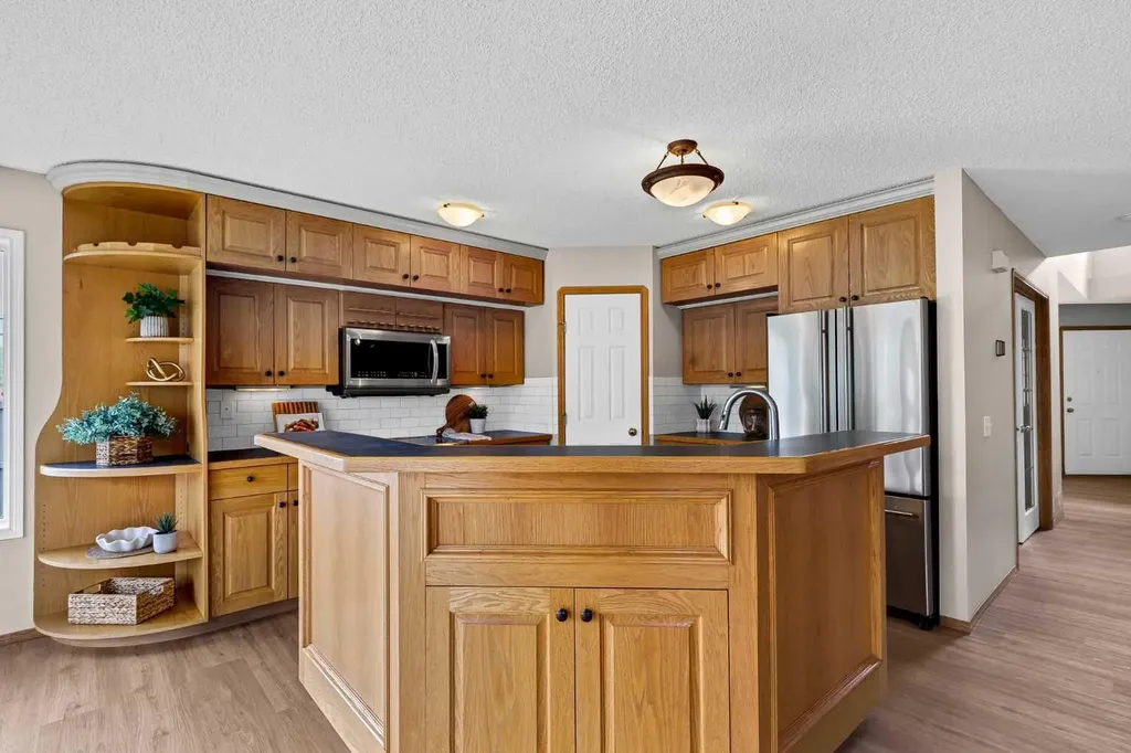 249 Scotia Point NW Calgary AB T3L 2B1