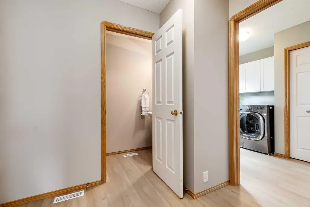 249 Scotia Point NW Calgary AB T3L 2B1