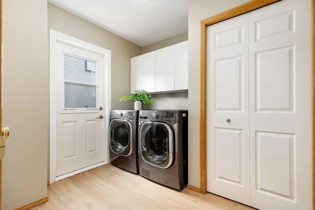 249 Scotia Point NW Calgary AB T3L 2B1