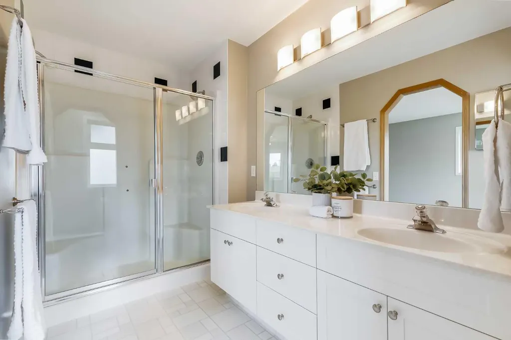 249 Scotia Point NW Calgary AB T3L 2B1