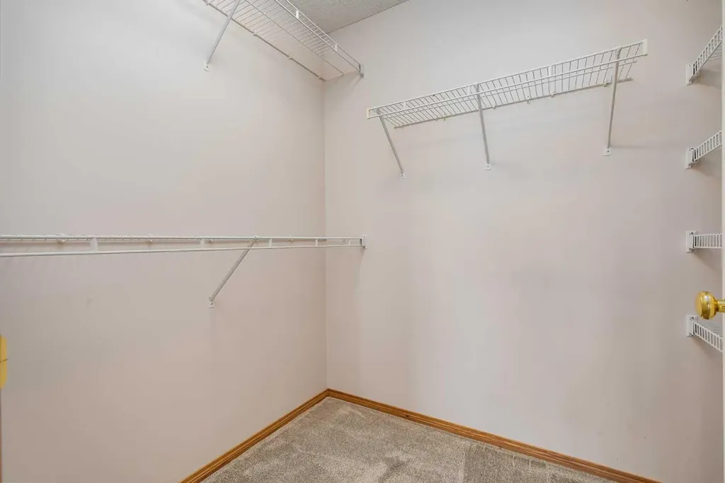 249 Scotia Point NW Calgary AB T3L 2B1