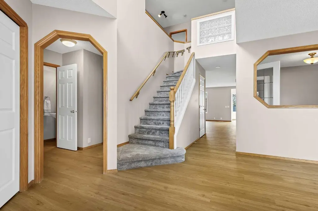 249 Scotia Point NW Calgary AB T3L 2B1