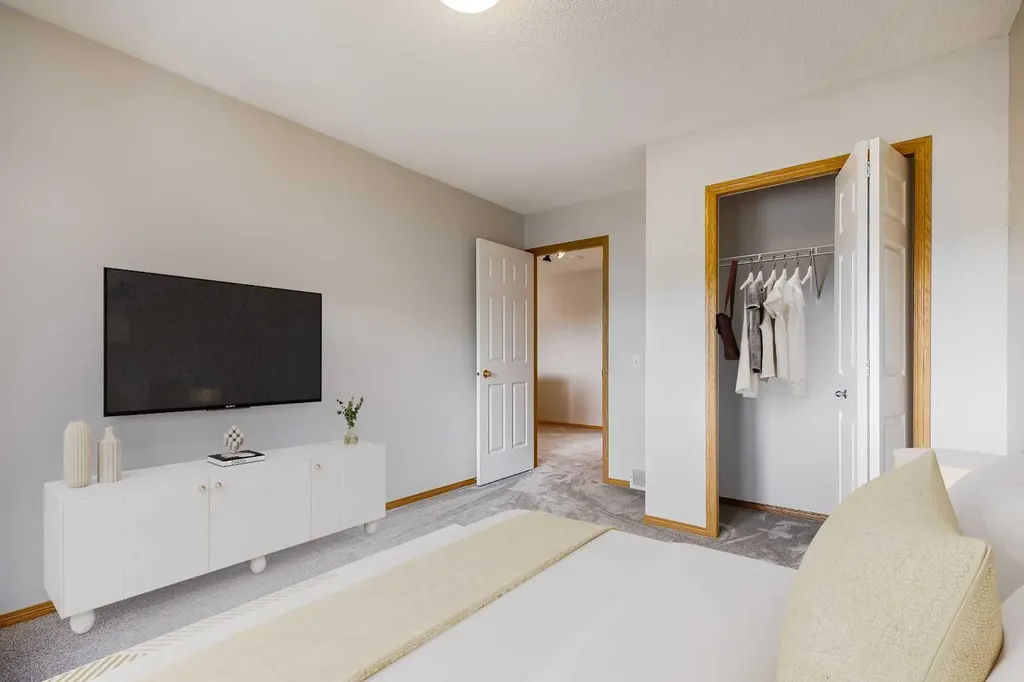 249 Scotia Point NW Calgary AB T3L 2B1