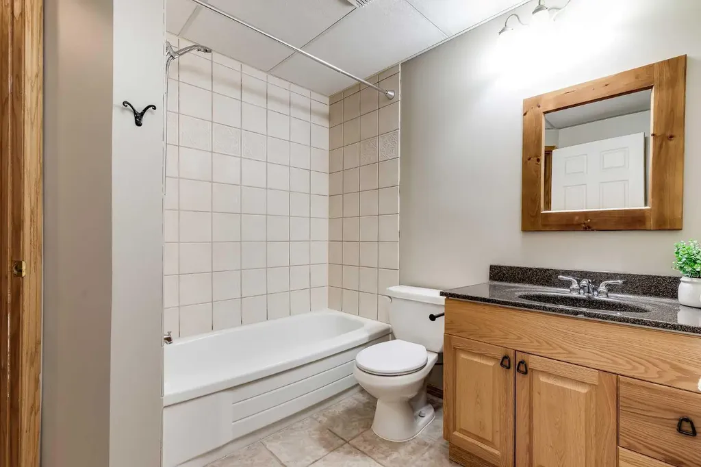 249 Scotia Point NW Calgary AB T3L 2B1