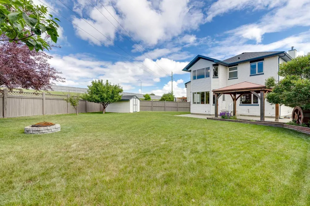 249 Scotia Point NW Calgary AB T3L 2B1