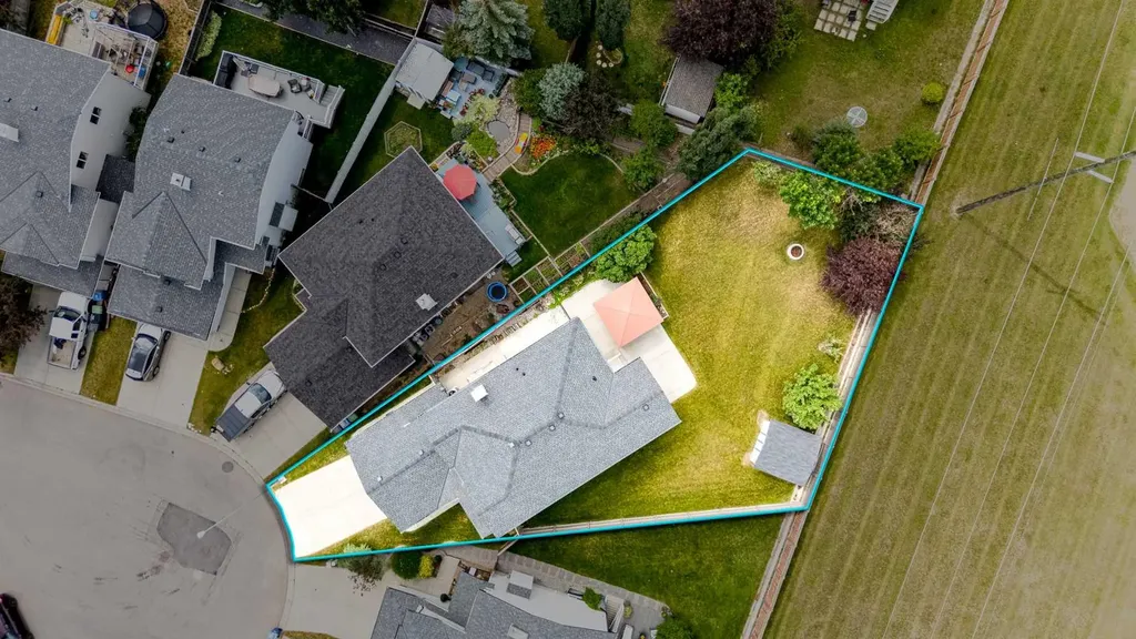 249 Scotia Point NW Calgary AB T3L 2B1