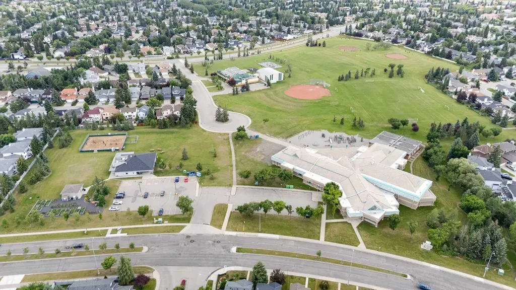 249 Scotia Point NW Calgary AB T3L 2B1