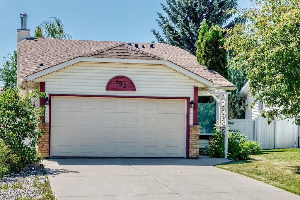 192 Riverbend Drive SE Calgary AB T2C3X8