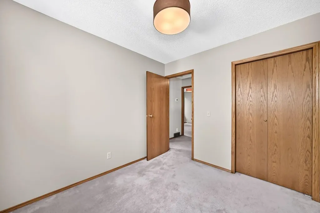 192 Riverbend Drive SE Calgary AB T2C3X8
