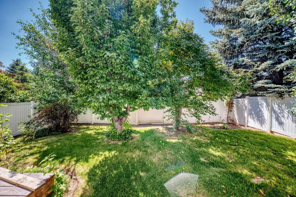 192 Riverbend Drive SE Calgary AB T2C3X8