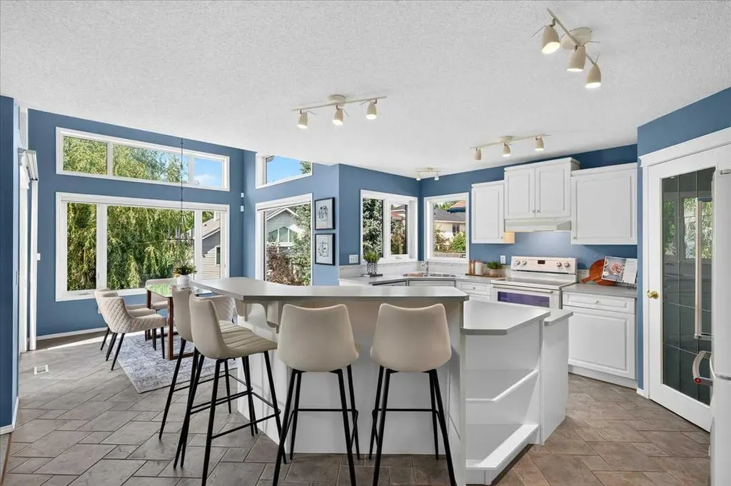 232 Douglas Glen Close SE Calgary AB T2Z 2V7
