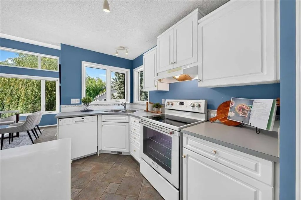 232 Douglas Glen Close SE Calgary AB T2Z 2V7