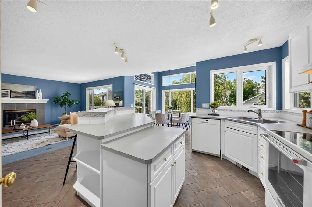 232 Douglas Glen Close SE Calgary AB T2Z 2V7
