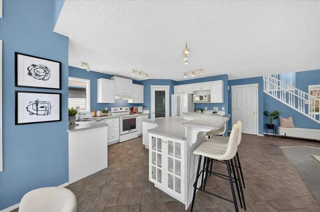 232 Douglas Glen Close SE Calgary AB T2Z 2V7