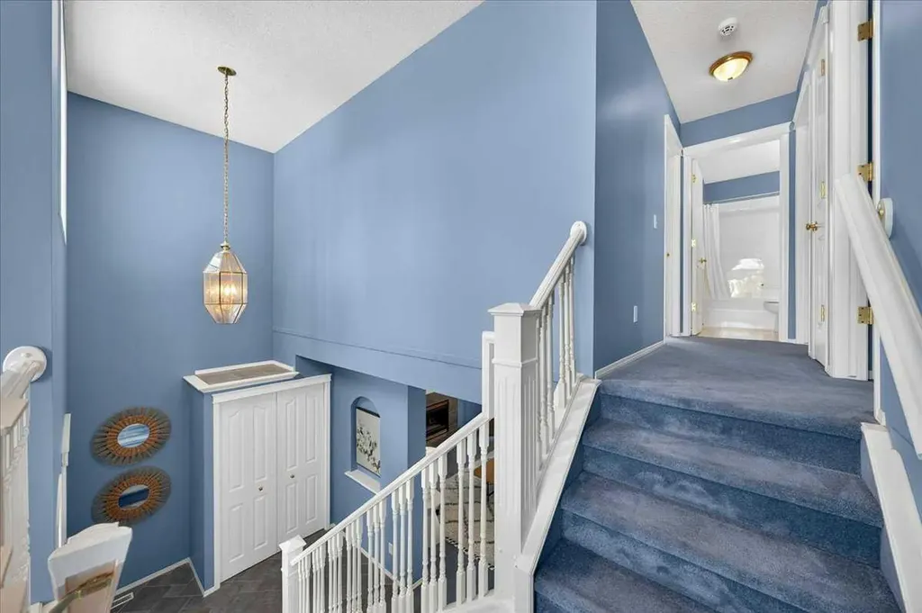 232 Douglas Glen Close SE Calgary AB T2Z 2V7