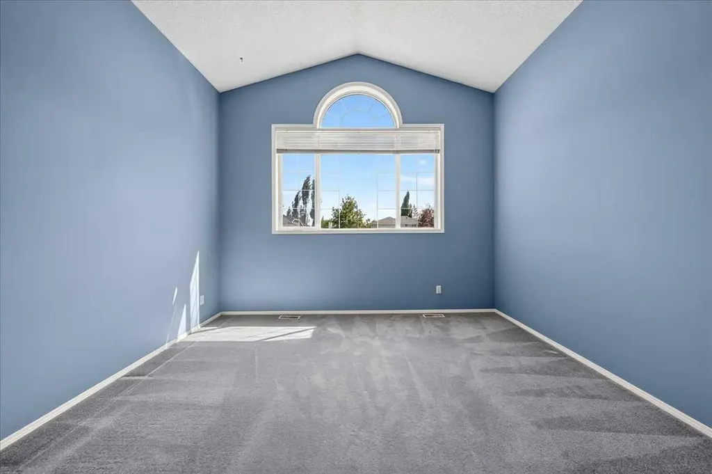 232 Douglas Glen Close SE Calgary AB T2Z 2V7