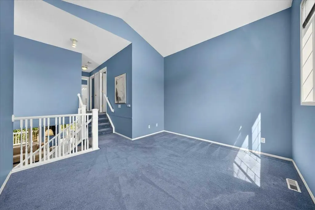232 Douglas Glen Close SE Calgary AB T2Z 2V7