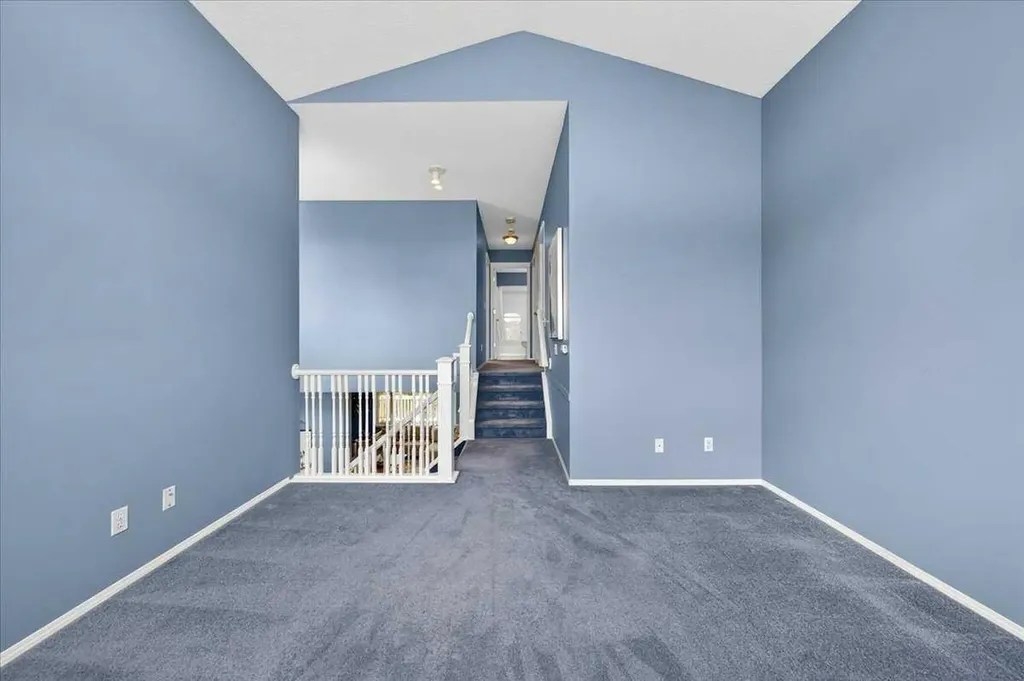 232 Douglas Glen Close SE Calgary AB T2Z 2V7