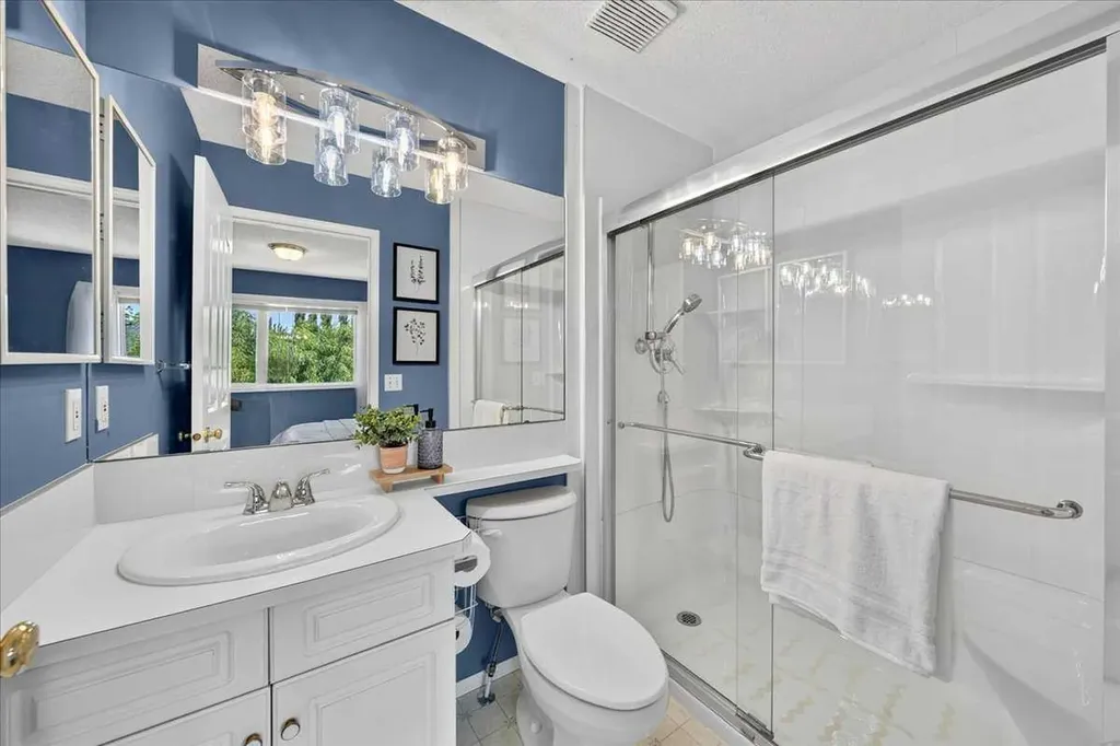 232 Douglas Glen Close SE Calgary AB T2Z 2V7