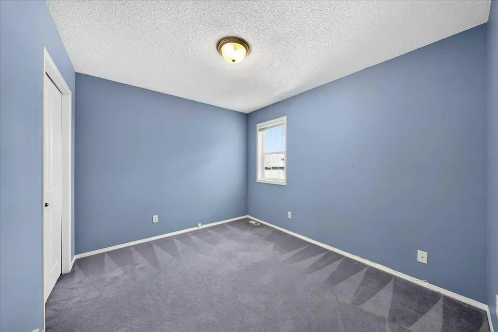232 Douglas Glen Close SE Calgary AB T2Z 2V7