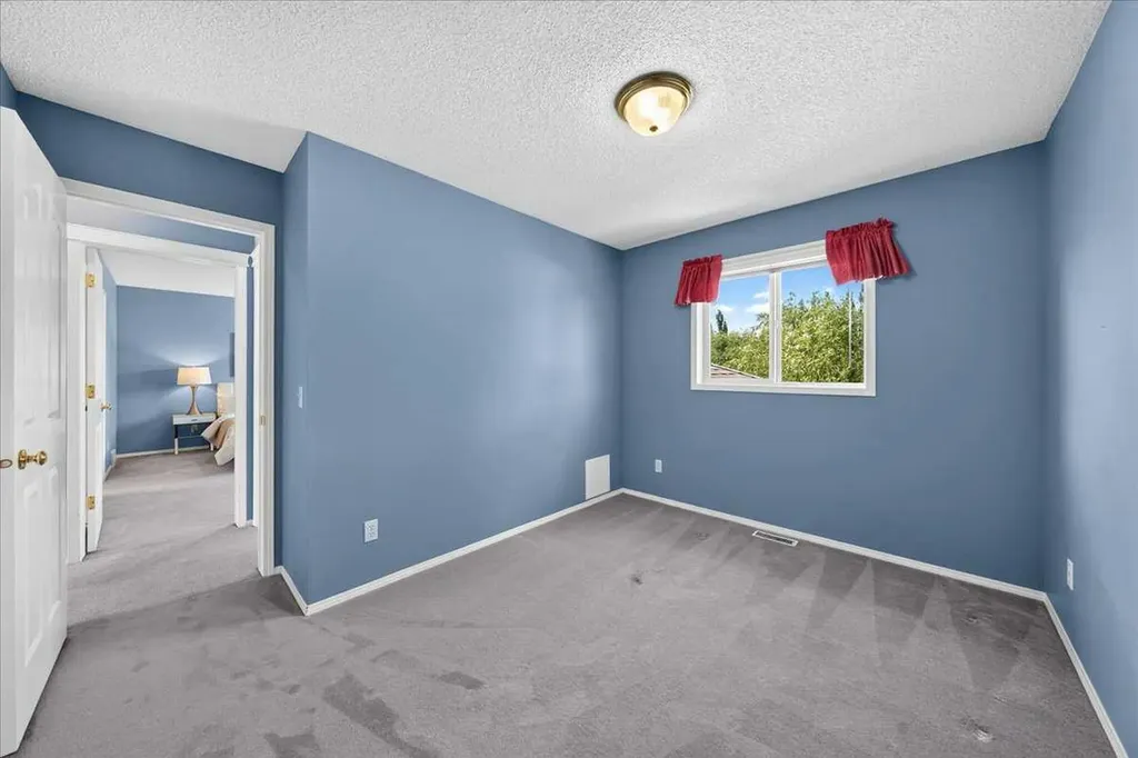 232 Douglas Glen Close SE Calgary AB T2Z 2V7