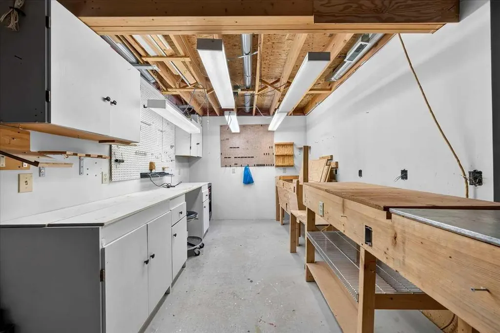 232 Douglas Glen Close SE Calgary AB T2Z 2V7