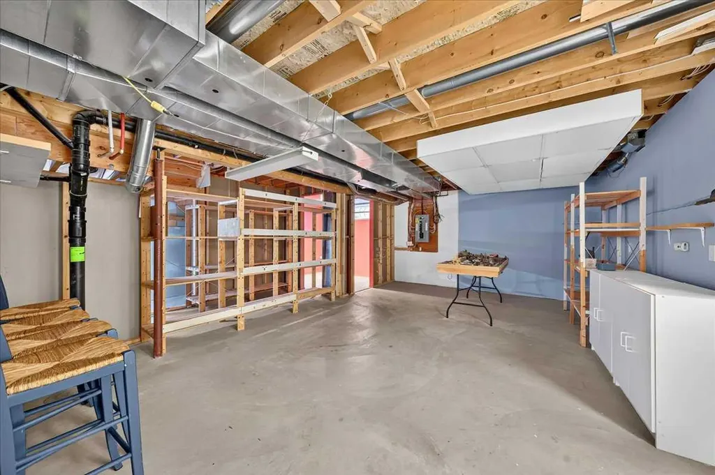 232 Douglas Glen Close SE Calgary AB T2Z 2V7