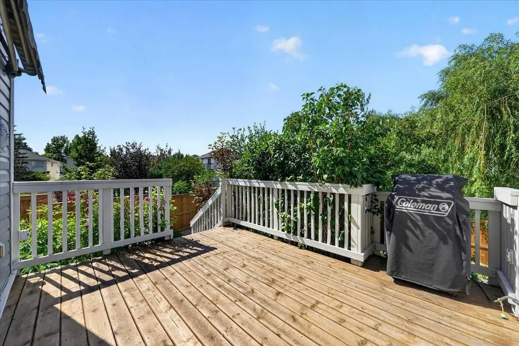 232 Douglas Glen Close SE Calgary AB T2Z 2V7