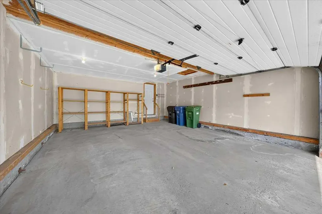 232 Douglas Glen Close SE Calgary AB T2Z 2V7