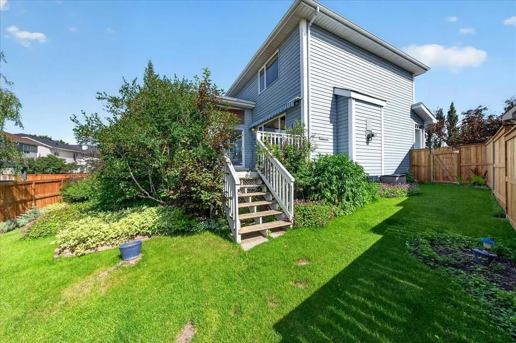 232 Douglas Glen Close SE Calgary AB T2Z 2V7