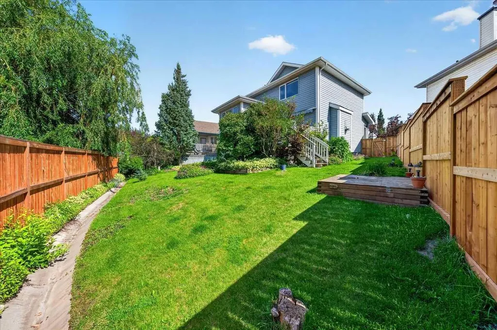 232 Douglas Glen Close SE Calgary AB T2Z 2V7