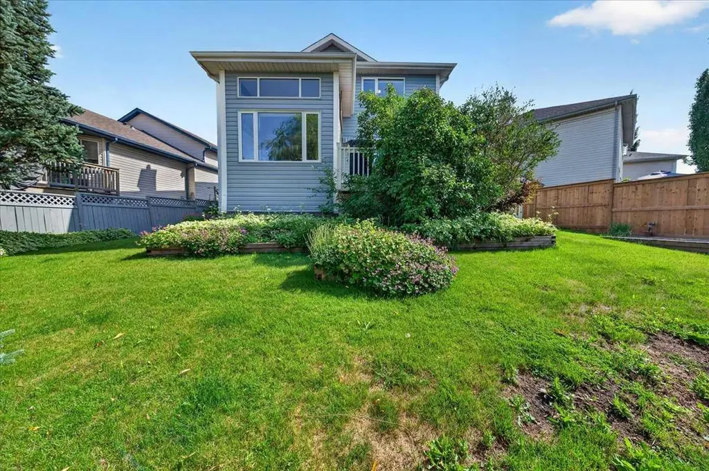 232 Douglas Glen Close SE Calgary AB T2Z 2V7