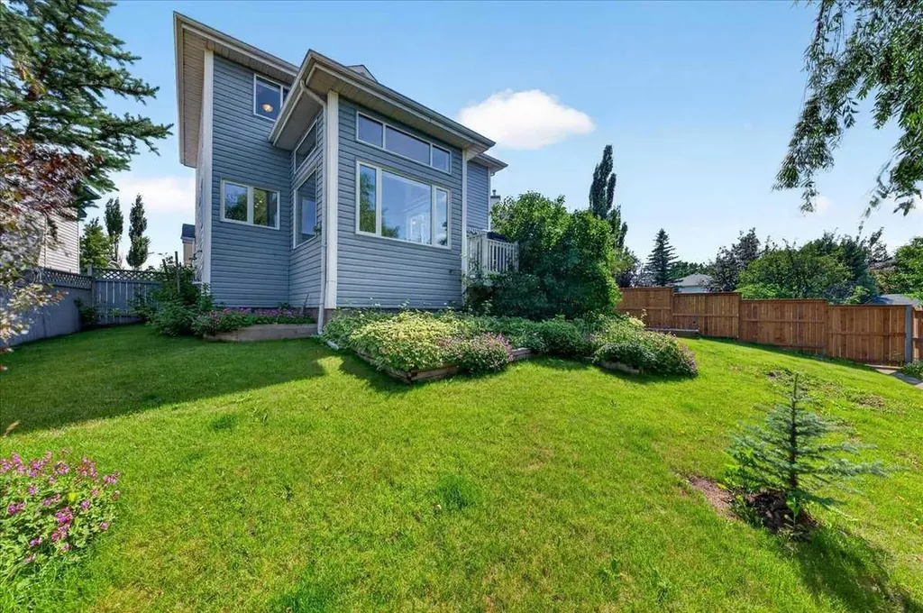 232 Douglas Glen Close SE Calgary AB T2Z 2V7