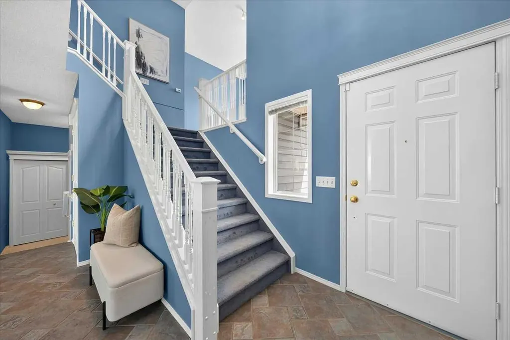 232 Douglas Glen Close SE Calgary AB T2Z 2V7