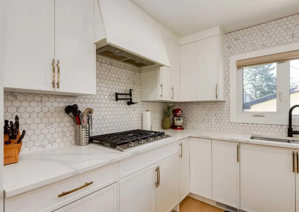 4627 Verona Drive NW Calgary AB T3A 0P5