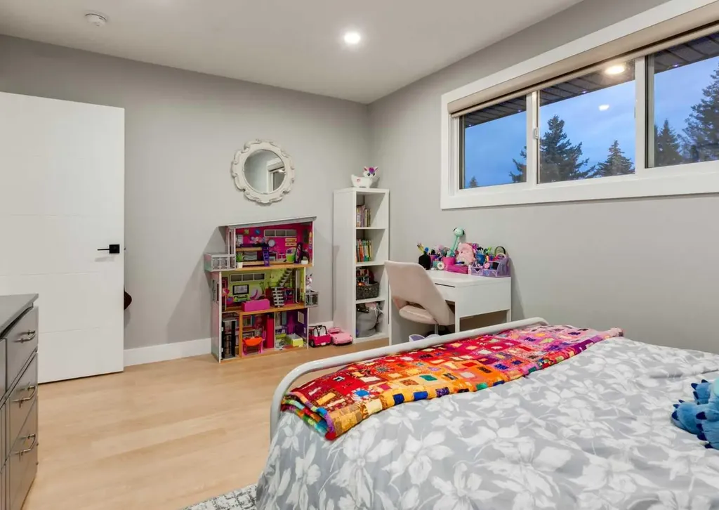 4627 Verona Drive NW Calgary AB T3A 0P5