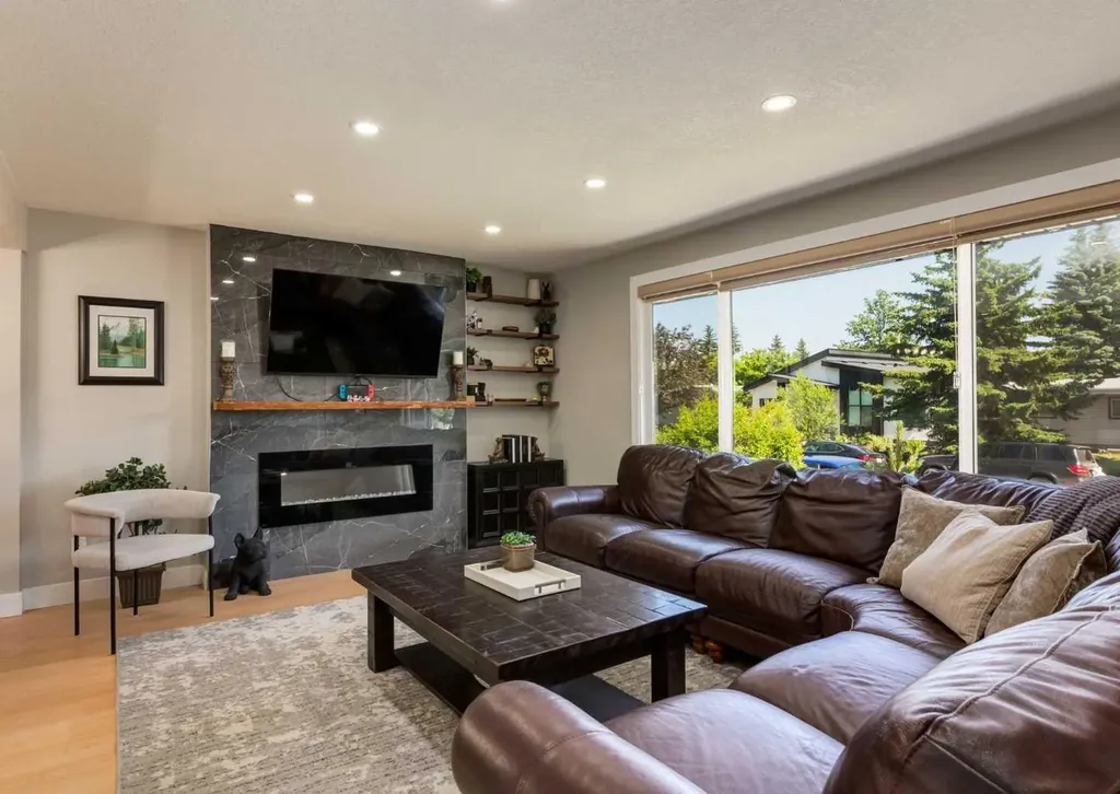 4627 Verona Drive NW Calgary AB T3A 0P5