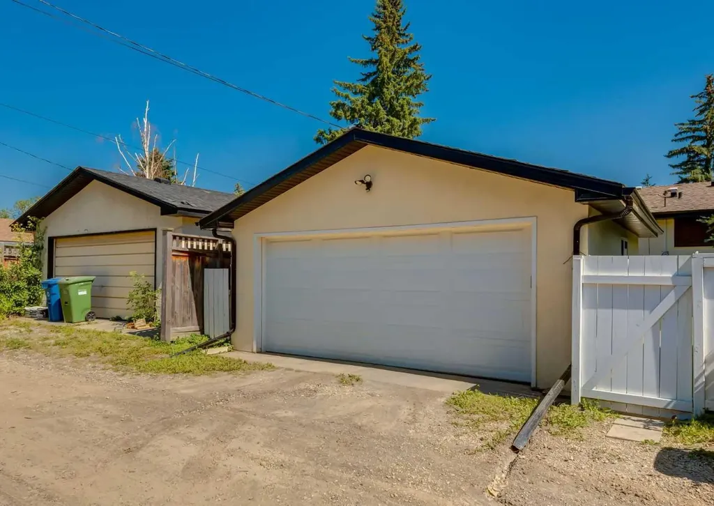 4627 Verona Drive NW Calgary AB T3A 0P5